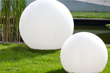 Rasen und Pflanzen düngen